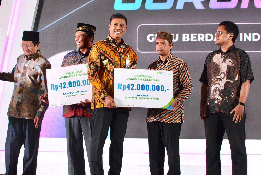Peringatan Hari Guru Nasional tahun ini menjadi kian spesial bagi lebih dari 165 ribu Guru Tenaga Kependidikan (GTK).  Para pahlawan tanpa tanda jasa tersebut kini mampu mengabdi tanpa rasa cemas, karena mendapatkan perlindungan jaminan sosial ketenagakerjaan dari negara. (Dok. BPJAMSOSTEK)