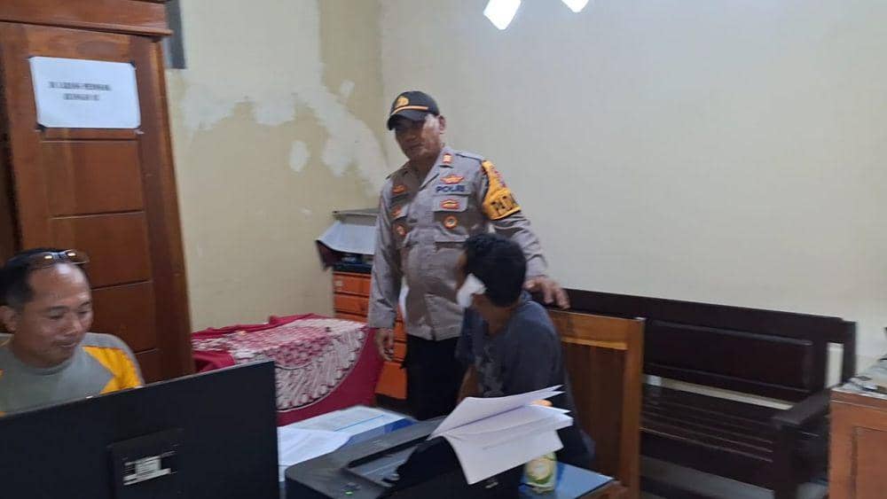 Yatiran warga Desa Gandong, Kecamatan Bringin, Kabupaten Ngawi jadi korban pembacokan saat melapor ke Polsek Bringin. IDN Times/ Riyanto.