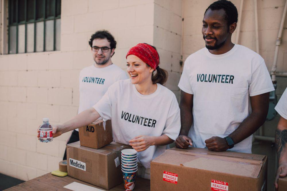 Ilustrasi program volunteer untuk fresh graduate (pexels.com/RDNE Stock Project)