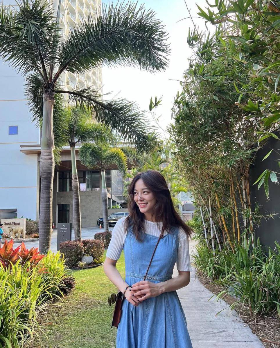 outfit ala Kim Se Jeong (instagram.com/@clean_0828)