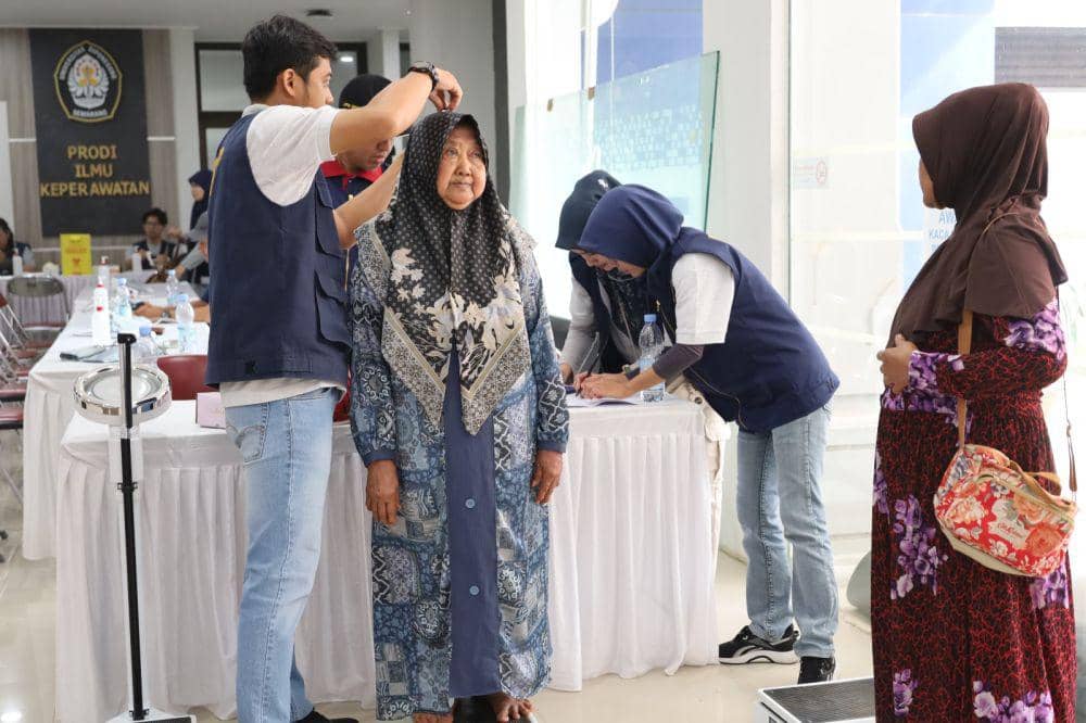 Gelar Pengobatan Gratis, Undip Rekam Kesehatan Warga Teluk Awur Jepara