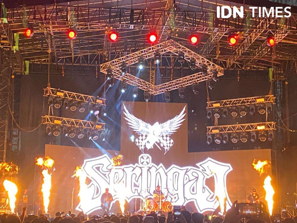 Distorsi Keras Seringai dan Dedikasi untuk Serigala Militia