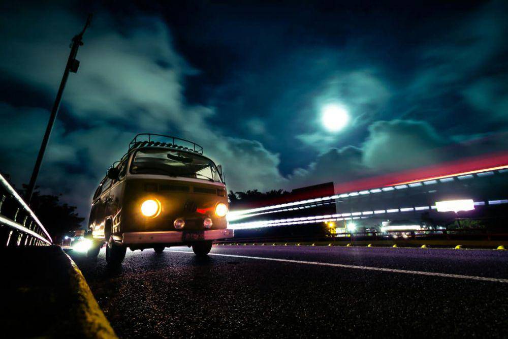 ilustrasi lampu mobil (pexels.com/alfonso escalante)