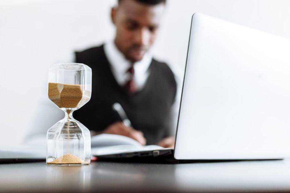 ilustrasi deadline (pexels.com/Thirdman)