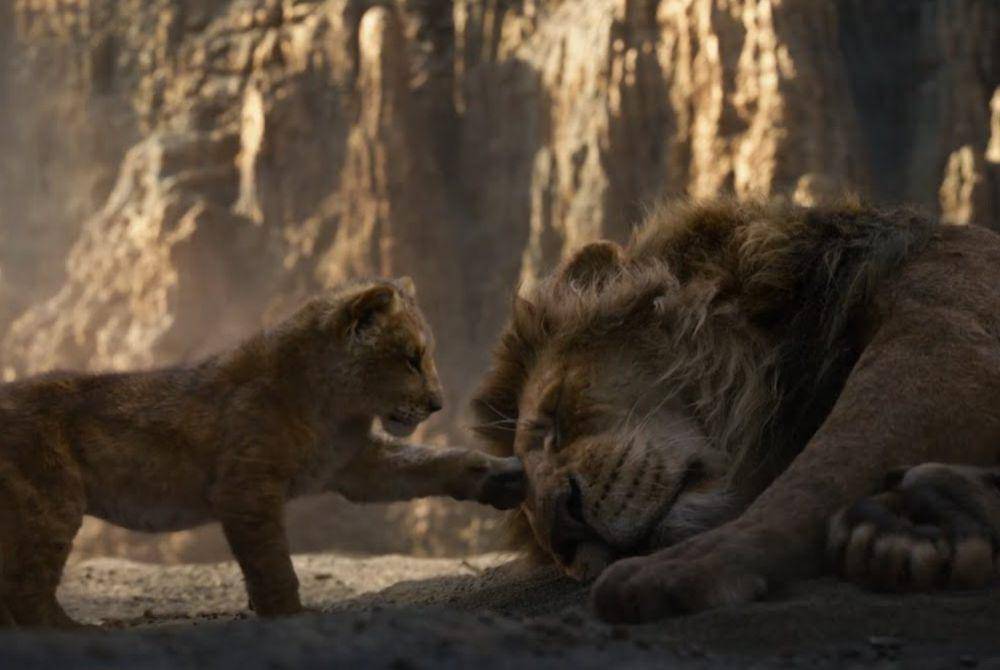 cuplikan adegan ketika Simba melihat ayahnya yang tewas karena terjatuh (dok. Walt Disney Pictures/The Lion King)