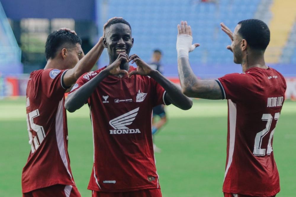 Gol Tunggal Latyr Fall Antar PSM Makassar Bekuk Borneo FC
