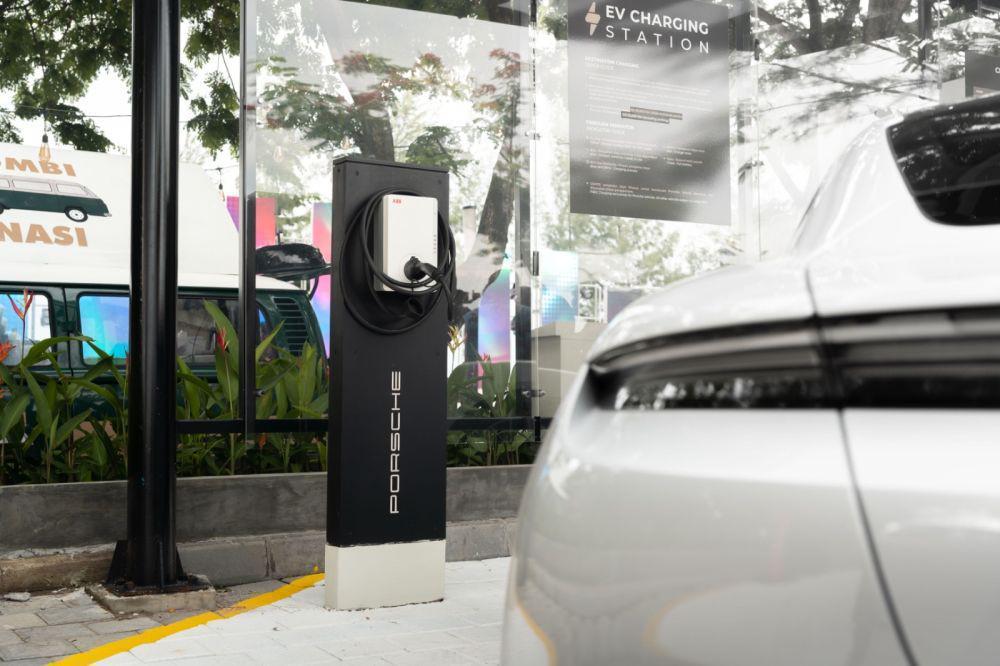 Porsche Indonesia Resmikan Destination Charging di Jawa Tengah