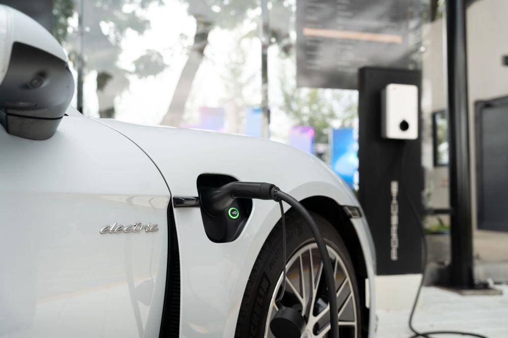 Dapat dinikmati secara cuma-cuma (Porsche)