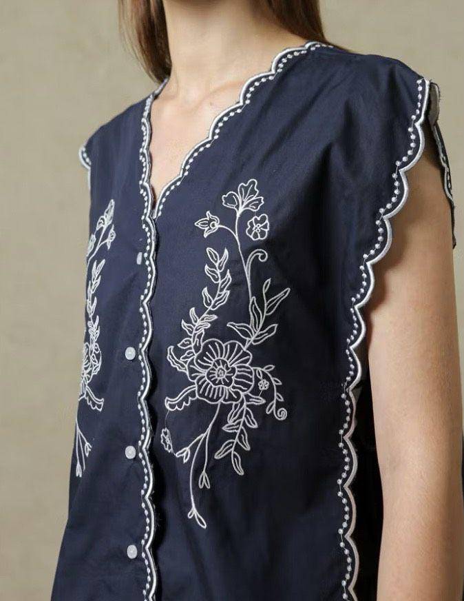 Navy Araceli (shopee.co.id/cottonink official shop)