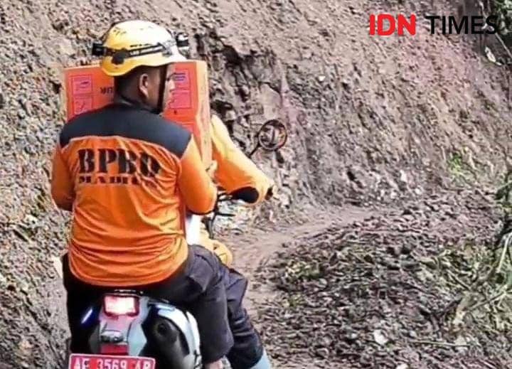 Tebing setinggi 80 meter dan lebar 10 meter di Dusun Nglengko, Desa Ngranget, Kecamatan Dagangan, Kabupaten Madiun. IDN Times/ Riyanto.