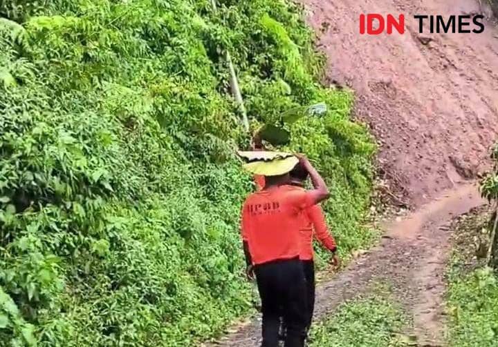 Tebing setinggi 80 meter dan lebar 10 meter di Dusun Nglengko, Desa Ngranget, Kecamatan Dagangan, Kabupaten Madiun. IDN Times/ Riyanto.