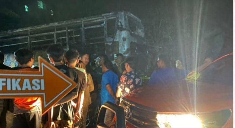 proses identifikasi bus yang terbakar di lubuk Linggau (Dok: Polres Lubuk Linggau)