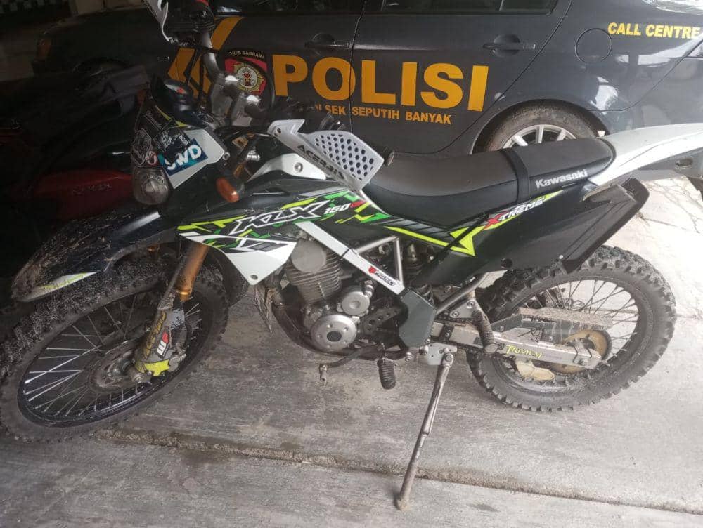 Barang bukti sepeda motor digunakan tersangka saat menarik uang di ATM pelaku. (Dok. Polres Lampung Tengah).