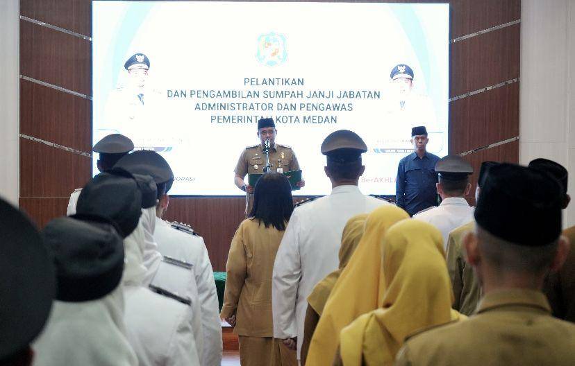 Wali Kota Medan Bobby Nasution melantik sebanyak 54 orang Pejabat Administrator dan Pengawas dilingkungan Pemko Medan (Dok. Pemko Medan)