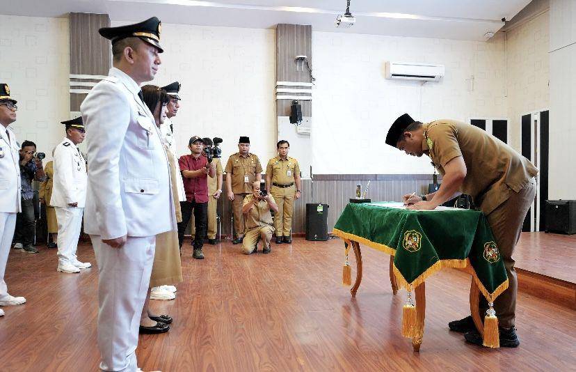 Wali Kota Medan Bobby Nasution melantik sebanyak 54 orang Pejabat Administrator dan Pengawas dilingkungan Pemko Medan (Dok. Pemko Medan)