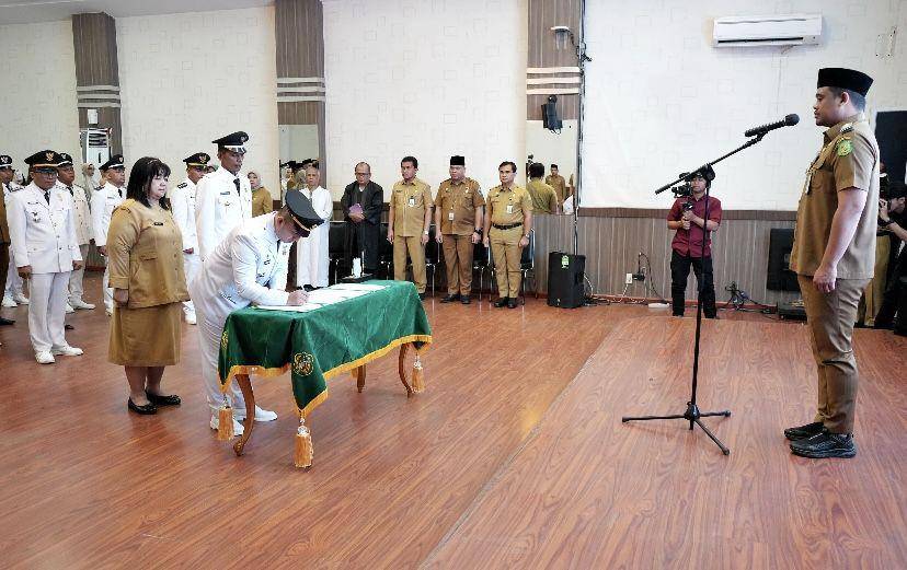 Wali Kota Medan Bobby Nasution melantik sebanyak 54 orang Pejabat Administrator dan Pengawas dilingkungan Pemko Medan (Dok. Pemko Medan)
