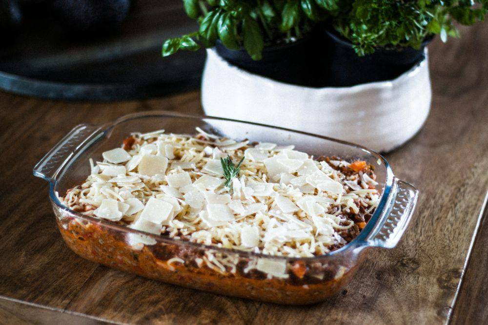 Potret loyang untuk membuat lasagna (unsplash.com/krstne)