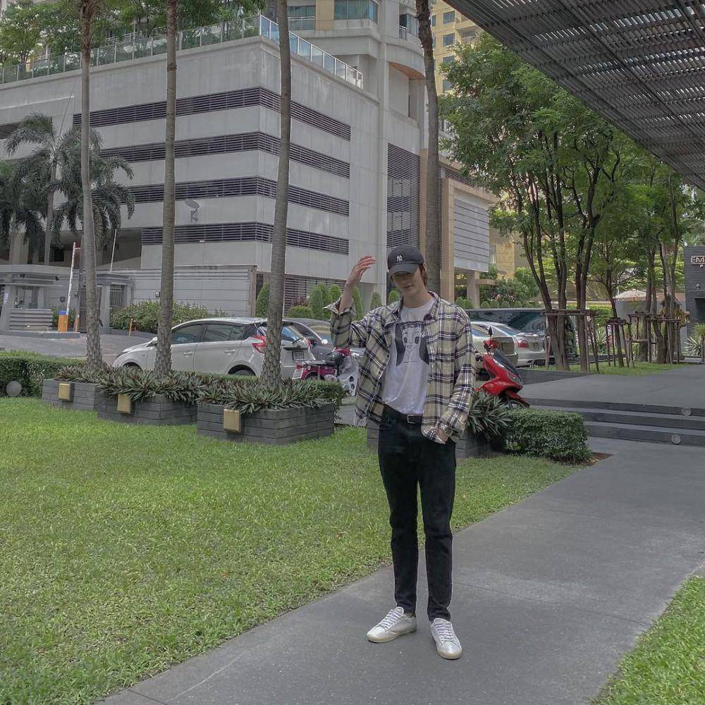 outfit layering ala Meen Nichakoon (instagram.com/meennicha8)