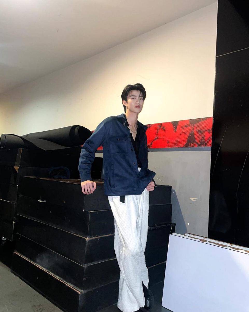 outfit layering ala Meen Nichakoon (instagram.com/meennicha8)