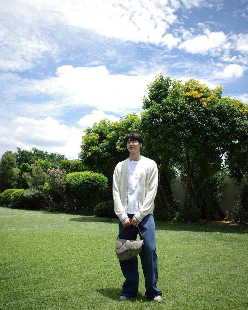 outfit layering ala Meen Nichakoon (instagram.com/meennicha8)