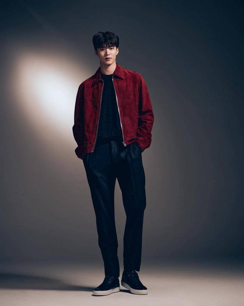 outfit layering ala Meen Nichakoon (instagram.com/meennicha8)