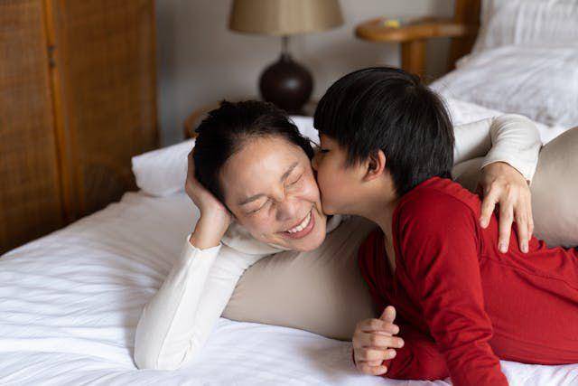 ilustrasi ibu dan anak (pexels.com/Ketut Subiyanto)