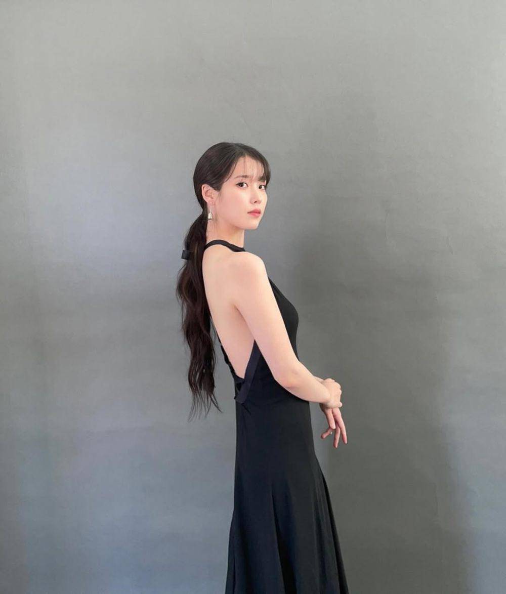 Potret IU dalam postingan Instagramnya (dok.instagram.com/dlwlrma)