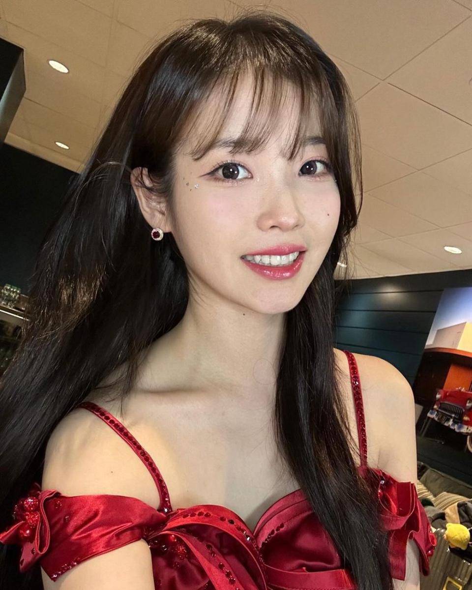 Potret IU dalam postingan Instagramnya (dok.instagram.com/dlwlrma)