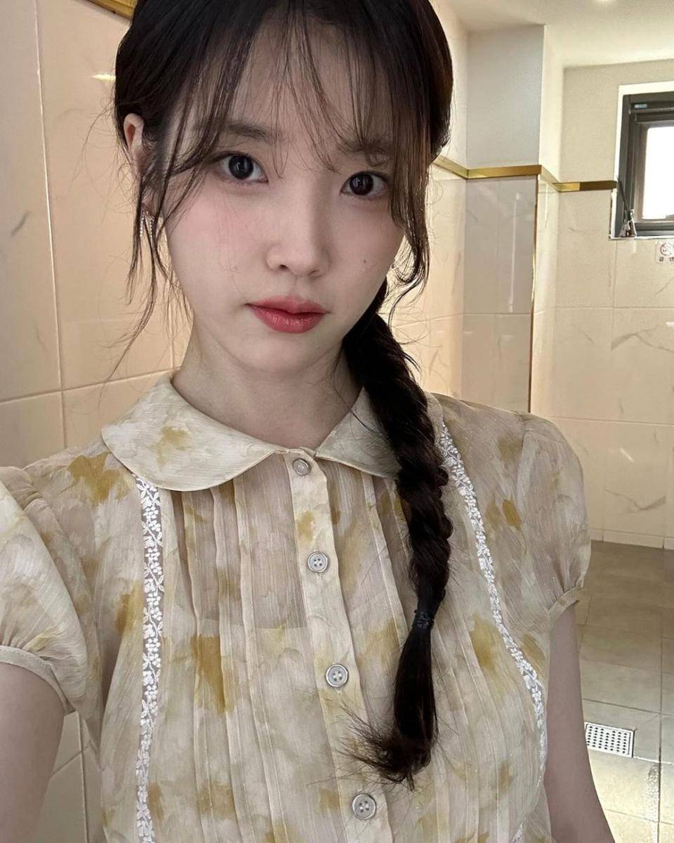Potret IU dalam postingan Instagramnya (dok.instagram/dlwlrma)