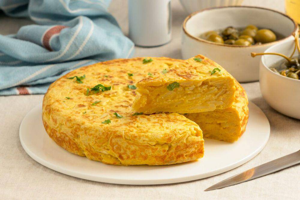 ilustrasi tortilla de patatas, omelette khas spanyol (freepik.com/freepik)