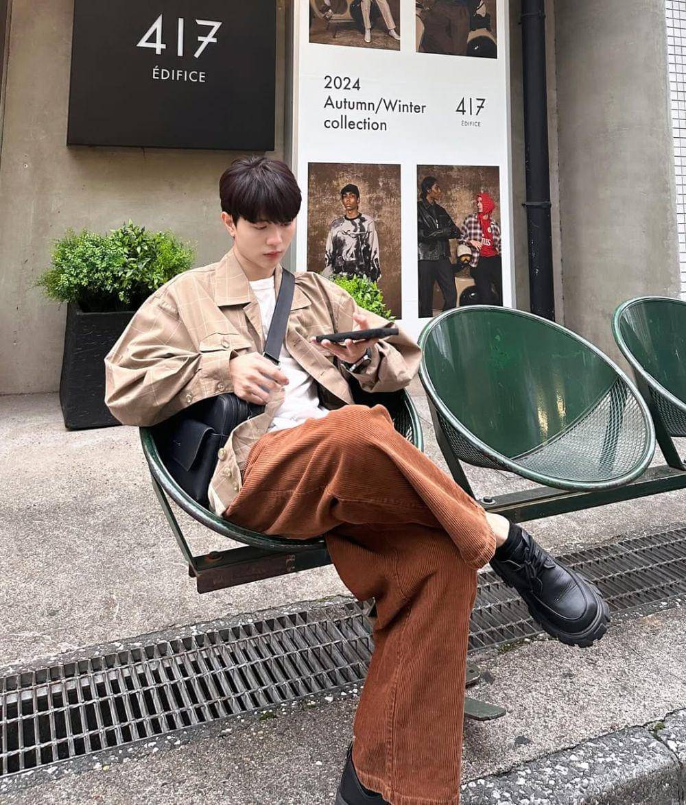 outfit nongkrong di kafe ala Tonliew Methaphat (instagram.com/tonliew.mtp)