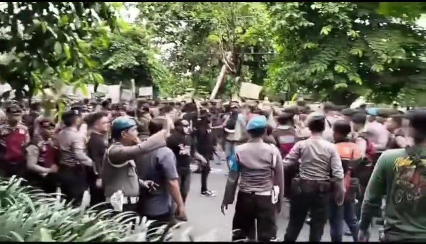 Unjuk Rasa Ricuh di Jalan Kusumanegara, Seorang Peserta Aksi Diamankan