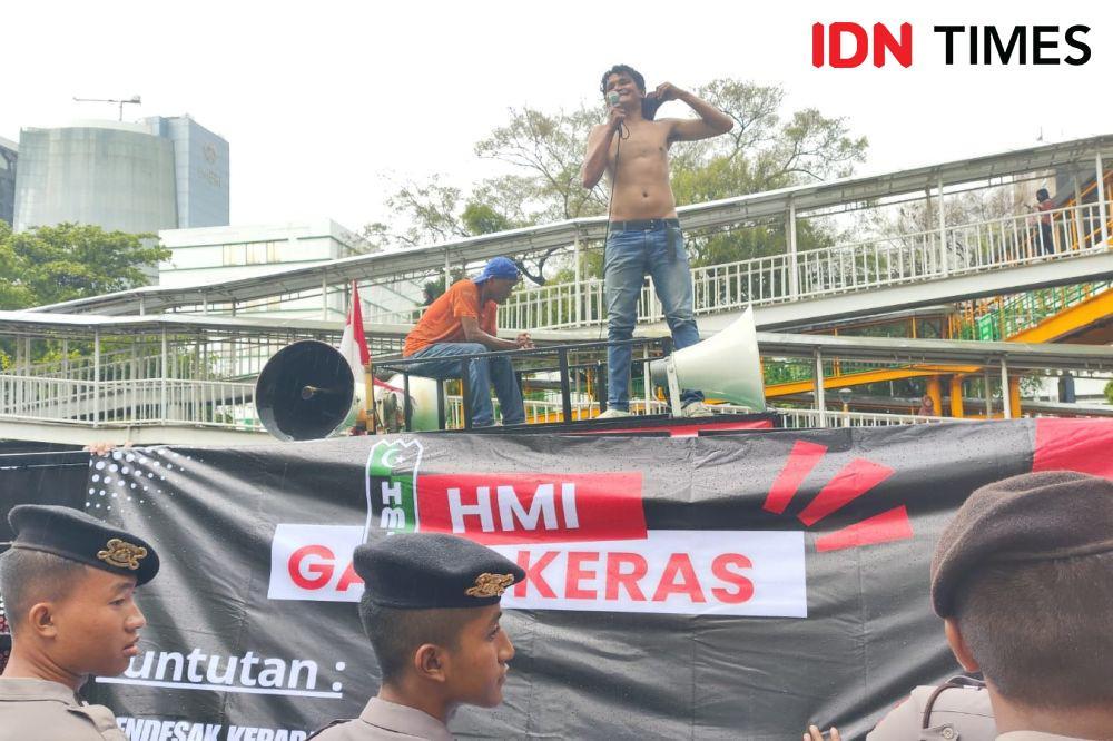 Puluhan Orang Demo di KPU Jakarta, Minta Pemungutan Suara Ulang