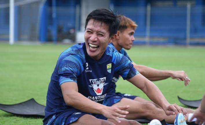 Coach Hodak Bela Henhen yang Kerap Dikritik Bobotoh