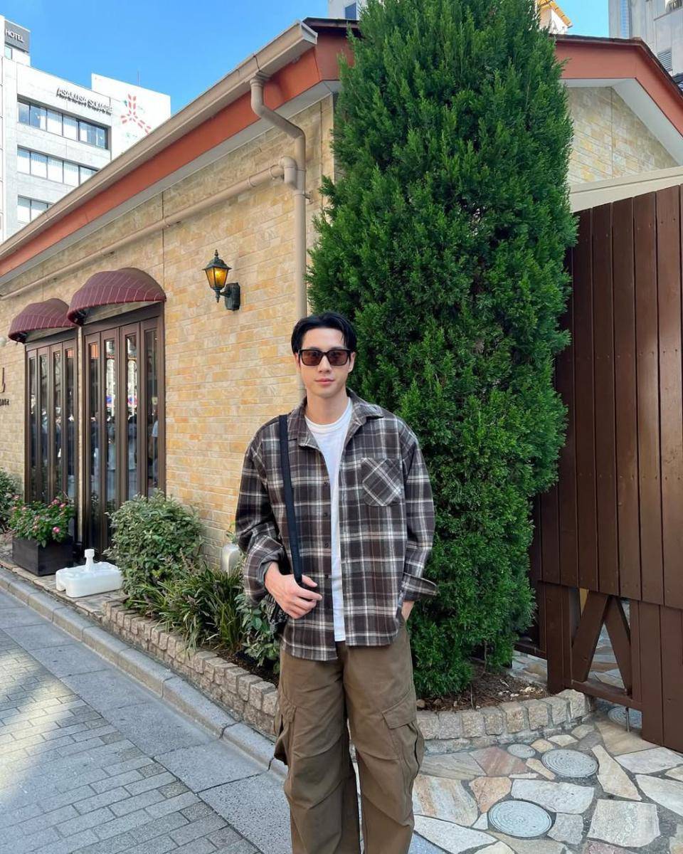 OOTD flannel shirt ala Bright Rapheephong (instagram.com/brightrpp)