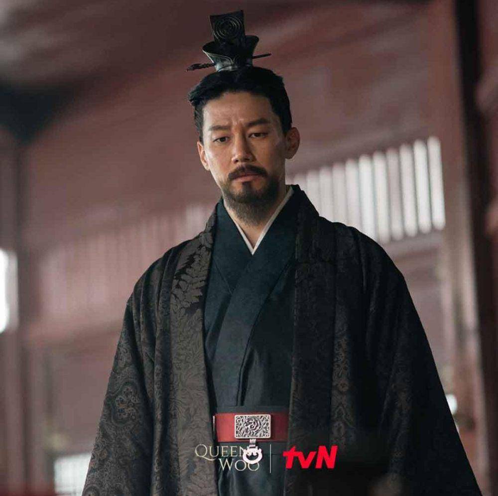 Kim Moo Yul di drama Queen Woo (instagram.com/tvn.asia)