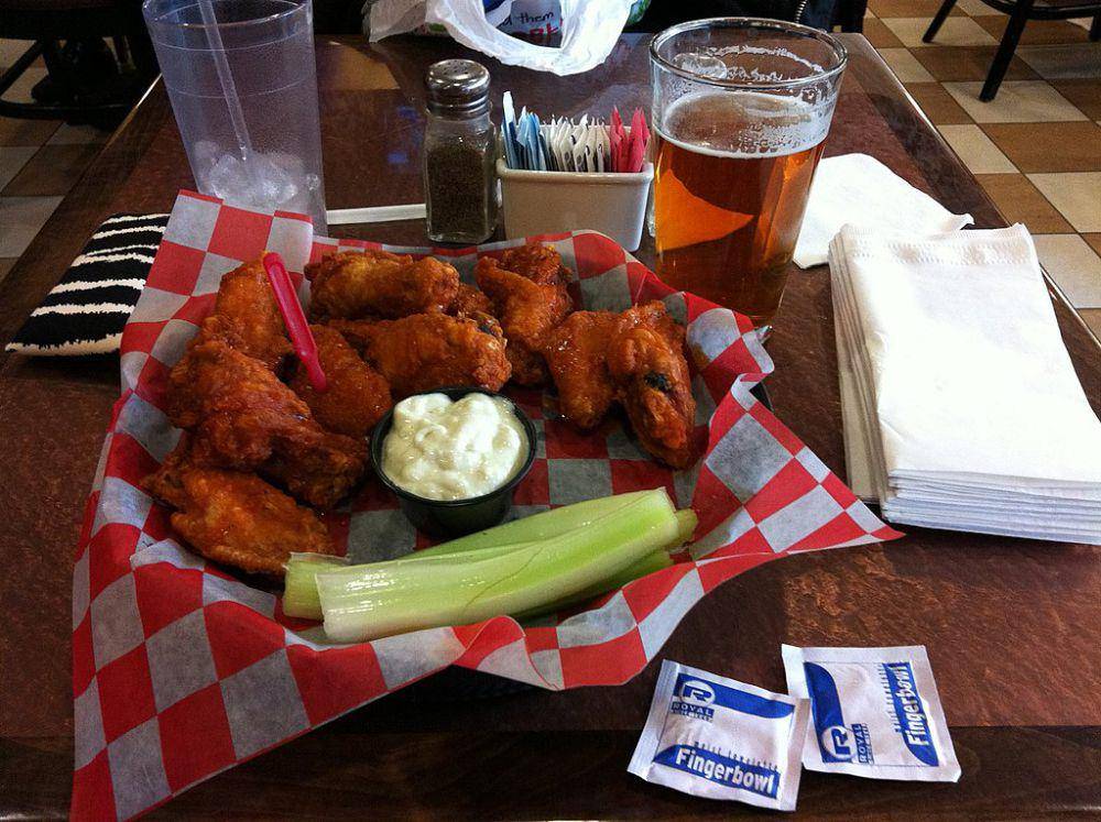 ilustrasi buffalo wings (commons.wikimedia.org/Andrew Nash )