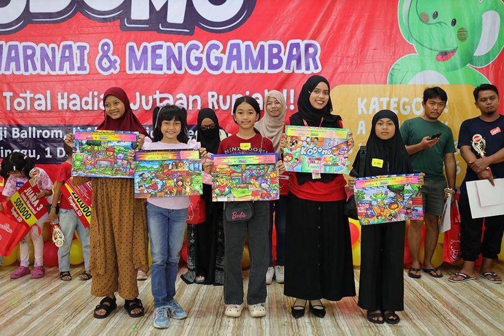 Sebanyak 1000 anak mengikut lomba menggambar dan mewarnai yang di gelar Alfamart dan Kodomo di Medan, Minggu (1/12/2024). (Dok. IDN Times)