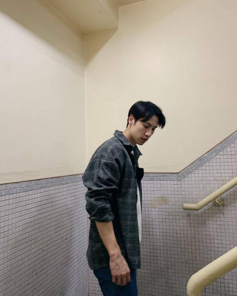 OOTD flannel shirt ala Bright Rapheephong (instagram.com/brightrpp)