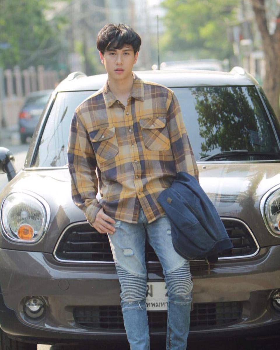 OOTD flannel shirt ala Bright Rapheephong (instagram.com/brightrpp)
