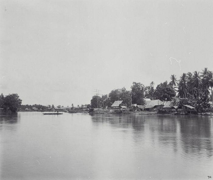Ilustrasi pemandangan Sungai Cenrana yang berada di Desa Pampanua yang kini menjadi wilayah Kabupaten Bone antara tahun 1900 hingga 1940. (Collectie Wereldmuseum (v/h Tropenmuseum), part of the National Museum of World Cultures)