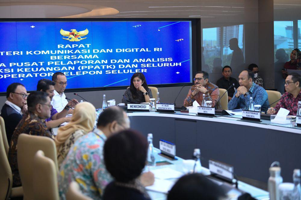 Menkomdigi: Ada Praktik Transaksi Judol Lewat Konversi Pulsa ke Uang