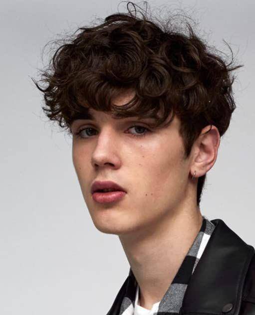 Model rambut Fluffy with Bangs (pinterest.com)