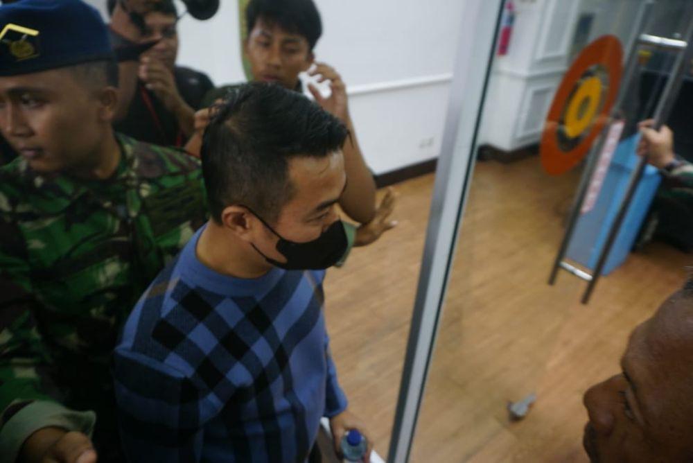 [BREAKING] Pj Wali Kota dan Sekda Pekanbaru Dibawa KPK ke Jakarta