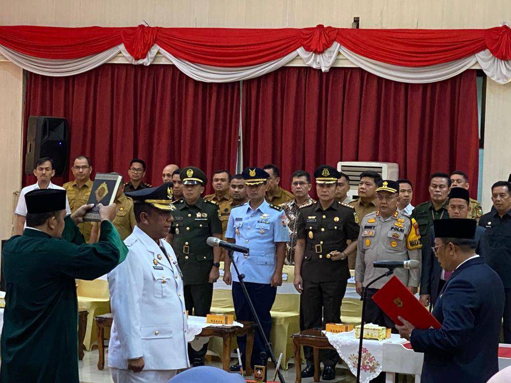 Roni Rakhmat saat dilantik sebagai Pj Wali Kota Pekanbaru oleh Pj Gubernur Riau Rahman Hadi (IDN Times/ Fanny Rizano)