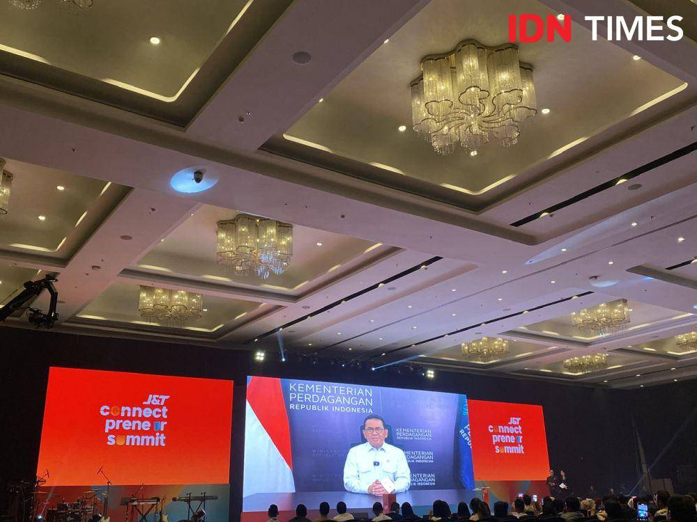 Menteri Perdagangan (Mendag), Budi Santoso dalam pembukaan J&T Connect Preneur Summit di Swissotel PIK Avenue, Jakarta, Selasa (3/12/2024). (IDN Times/Vadhia Lidyana)