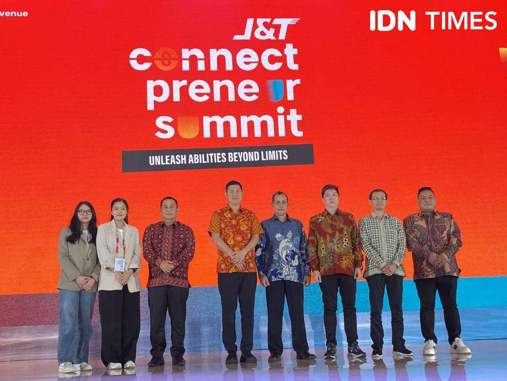 Pembukaan J&T Connect Preneur Summit di Swissotel PIK Avenue, Jakarta, Selasa (3/12/2024). (IDN Times/Vadhia Lidyana)
