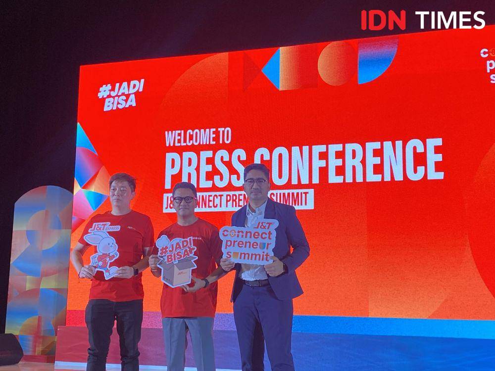 Konferensi pers J&T Connect Preneur Summit di Swissotel PIK Avenue, Jakarta, Selasa (3/12/2024). (IDN Times/Vadhia Lidyana)