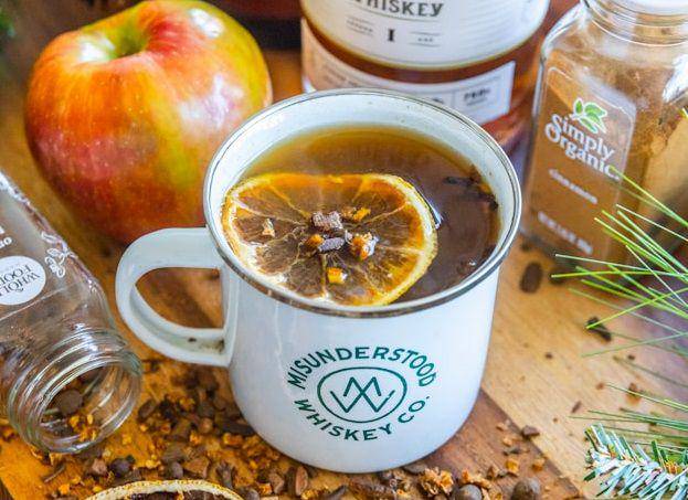 ilustrasi hot toddy (unsplash.com/Misunderstood Whiskey)