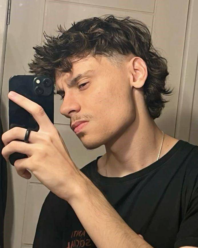 Model rambut mullet fluffy (pinterest.com)